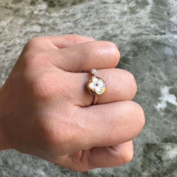 Designer LV Ring - Picture 4 of 12